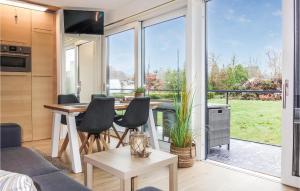 Μπαλκόνι ή βεράντα στο 1 Bedroom Beautiful Home In Otterndorf