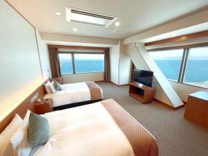 Odysis Suites Osaka Airport Hotel客房内的一张或多张床位