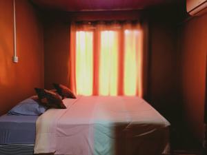 Postel nebo postele na pokoji v ubytování Patcharin Homestay