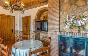 Χώρος καθιστικού στο Cozy Home In Mecina Bombarón With Wifi