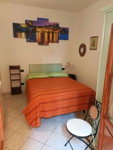 a bedroom with a bed with a orange bedspread at Ninin Vernazza in Vernazza