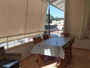 a dining room with a table and chairs and a window at Villa Amelie (Mare e Relax) in Bisceglie