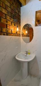 Kemin Guest House tesisinde bir banyo