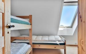 a bedroom with bunk beds and a window at Fuglsang in Tranekær