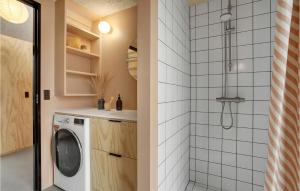 Vannituba majutusasutuses 3 Bedroom Stunning Home In Juelsminde
