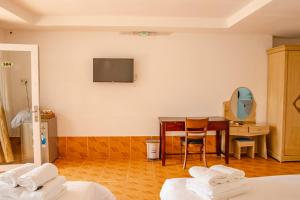 TV a/nebo společenská místnost v ubytování Thiên Tân Hotel