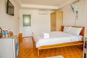 Postel nebo postele na pokoji v ubytování Thiên Tân Hotel