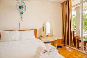 Postel nebo postele na pokoji v ubytování Thiên Tân Hotel