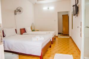 Postel nebo postele na pokoji v ubytování Thiên Tân Hotel