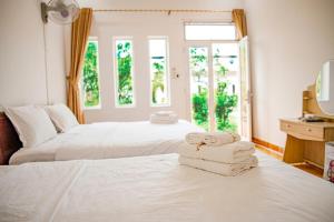 Postel nebo postele na pokoji v ubytování Thiên Tân Hotel