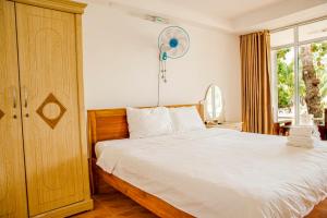 Postel nebo postele na pokoji v ubytování Thiên Tân Hotel