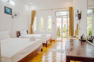 Postel nebo postele na pokoji v ubytování Thiên Tân Hotel