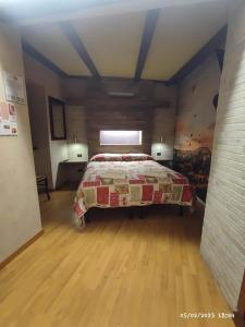 a bedroom with a bed in the middle of a room at Maison Manu in Perosa Argentina