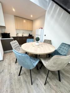 a kitchen with a table and chairs in a room at Forest View Silver M B34 Poiana Brasov in Poiana Brasov