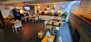 Restaurace v ubytování Hôtel Au Valéry