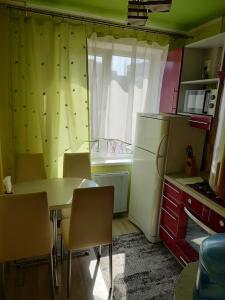 Dapur atau dapur kecil di Апартаменти, вул Космонавтів,29, великий Смарт TV , преміум підписки