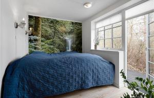 Postel nebo postele na pokoji v ubytování 4 Bedroom Amazing Home In Knebel