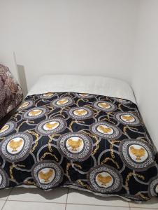 een bed met een zwart-wit dekbed bij DON BOSCO 2 in Bari Palese