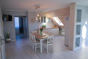 Kuchyňa alebo kuchynka v ubytovaní Apartament u Sikorki + 11 fotografií