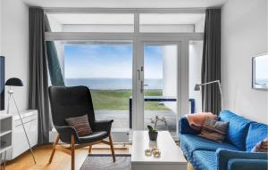 Posezení v ubytování Stunning Apartment In Ebeltoft With House Sea View