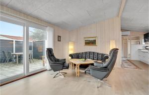 Posezení v ubytování Gorgeous Home In Slagelse With Kitchen