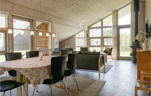 a dining room with a table and chairs at Stunning Home In Aakirkeby With Wifi in Vester Sømarken