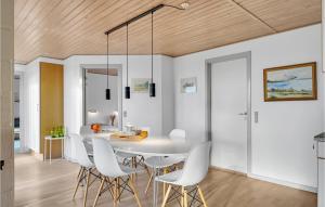 Fotografie z fotogalerie ubytování Stunning Home In Faaborg With Kitchen v destinaci Fåborg