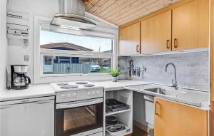 A kitchen or kitchenette at Lovely Home In Hanstholm With Kitchen