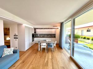 a kitchen and living room with a table and chairs at Due Lune Home in Malcesine