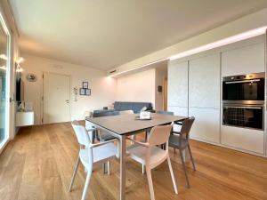 A kitchen or kitchenette at Due Lune Home