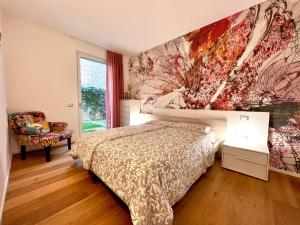 a bedroom with a bed and a painting on the wall at Due Lune Home in Malcesine
