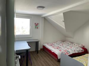 Rúm í herbergi á Delfin apartment