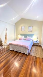 A bed or beds in a room at Auditorio parking gratuito www venaoviedo es