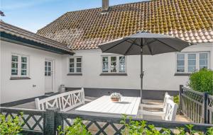 Patio nebo venkovní prostory v ubytování Cozy Home In Rudkøbing With Wifi