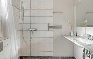 Koupelna v ubytování Pet Friendly Apartment In Allinge