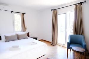 Postel nebo postele na pokoji v ubytování dereköy salmakis villas