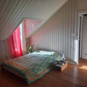 a bedroom with a bed in a attic at Atelier Aan Zee in Ostend +5 photos