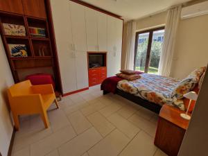 a bedroom with a bed and a desk and a chair at Casa Terra d'Aci in Aci Bonaccorsi