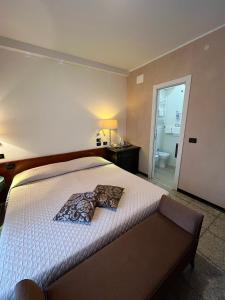 Łóżko lub łóżka w pokoju w obiekcie Hotel Regina
