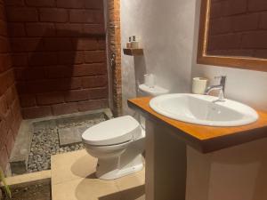 Koupelna v ubytování Kepaon Gari Inn