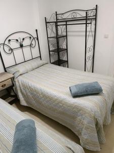 Llit o llits en una habitació de Tarancon Suite Exclusivo
