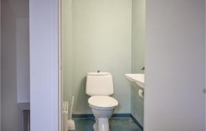 Bagno di 4 Bedroom Lovely Apartment In Orrefors