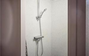 Bagno di 4 Bedroom Lovely Apartment In Orrefors