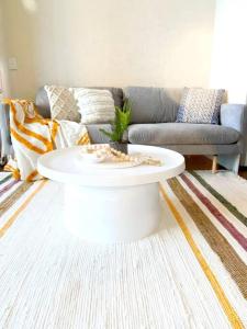 O zonă de relaxare la Beautiful one-bed apartment in central Adelaide +14 fotografii