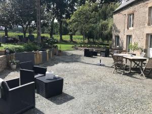 Ogród w obiekcie Charmant gîte entre vallée de la Rance et côte d'Emeraude
