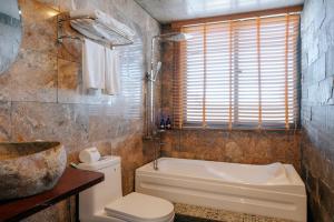 Ένα μπάνιο στο Hidden Beach Bungalow Sea View +37 φωτογραφίες