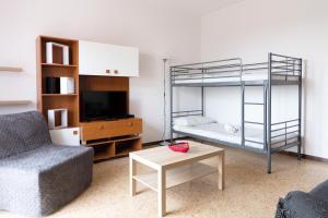 A bed or beds in a room at La Ginestra - between lake and mountains