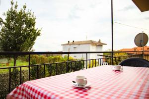 A balcony or terrace at La Ginestra - between lake and mountains