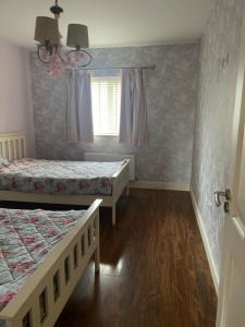 מיטה או מיטות בחדר ב-Private House, Wild Atlantic Way, Spanish Point Road, Miltown Malbay