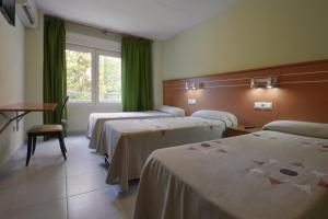 Posteľ alebo postele v izbe v ubytovaní El Camí Hotel